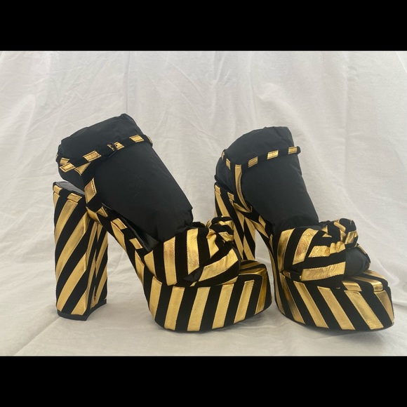 Authentic Saint Laurent sandals in Knotted Suede And Metallic Textured-leather - Picture 3 of 7